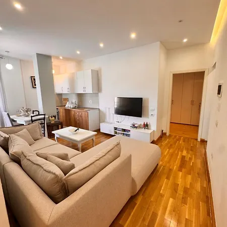 アパート Ecoluxe Penthouse Cityview ティラナ